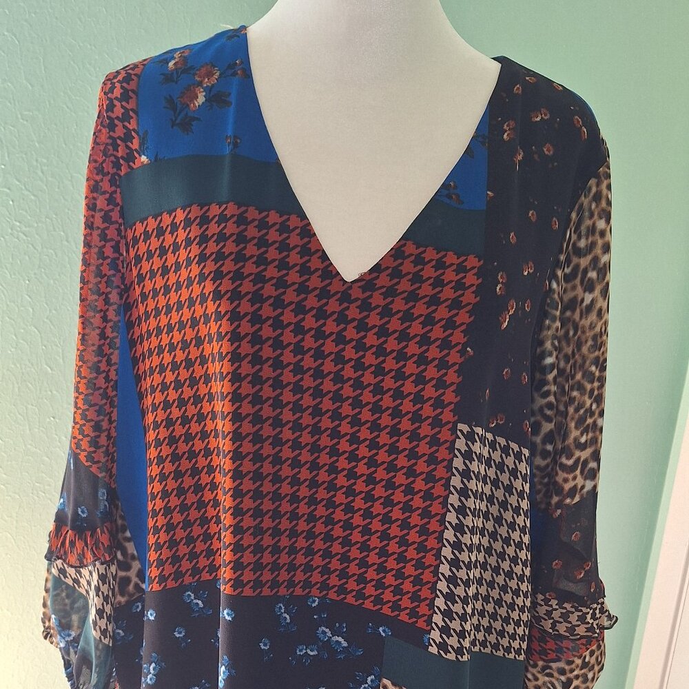 Calvin Klein Long Sleeved Colorblocked Blouse. Size L